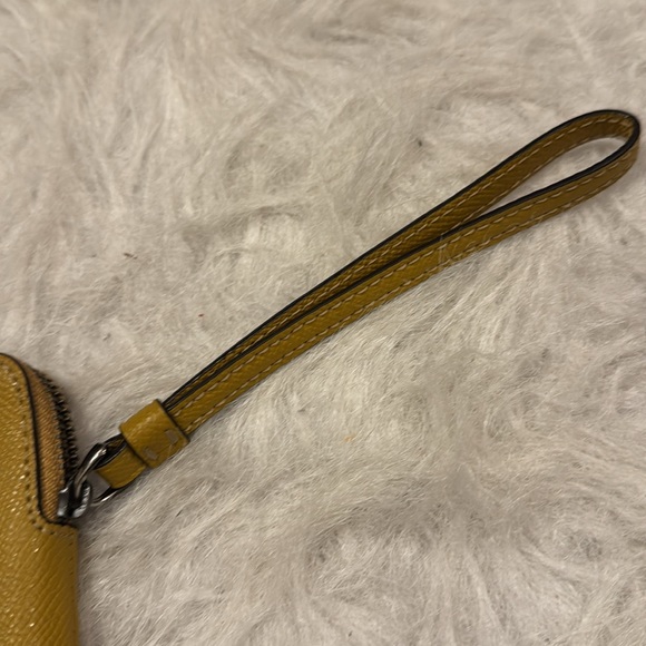 Coach Mustard Wristlet pre-owned. - Picture 3 of 4
